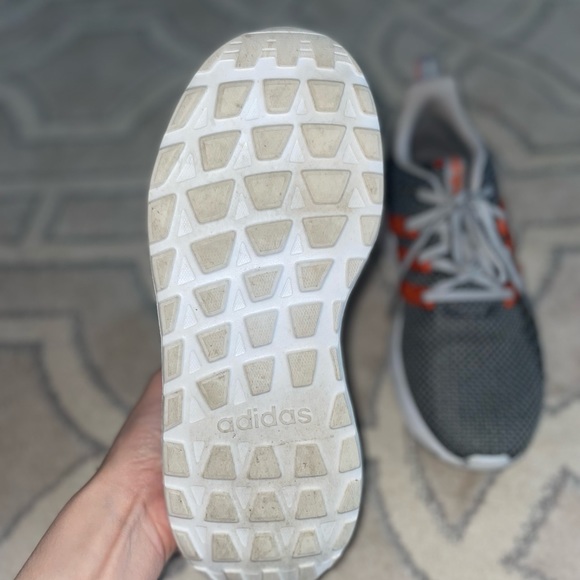 Adidas sneaker size 5 womens - Picture 3 of 3